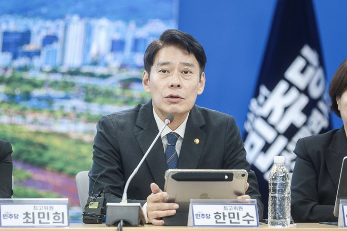 HUucaz-bcAEZ6sY